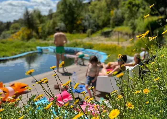 Zevari With Amazing Views At Zevariclub! Folhadosa