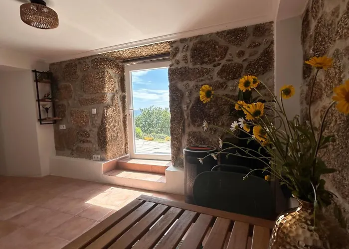 Zevari With Amazing Views At Zevariclub! * Folhadosa