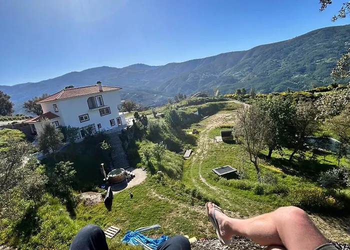 Zevari With Amazing Views At Zevariclub! Folhadosa